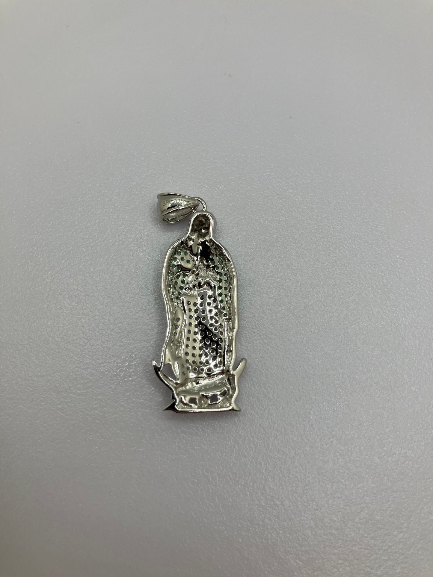 Colgante de Virgen María con circonita cúbica en plata de ley 925