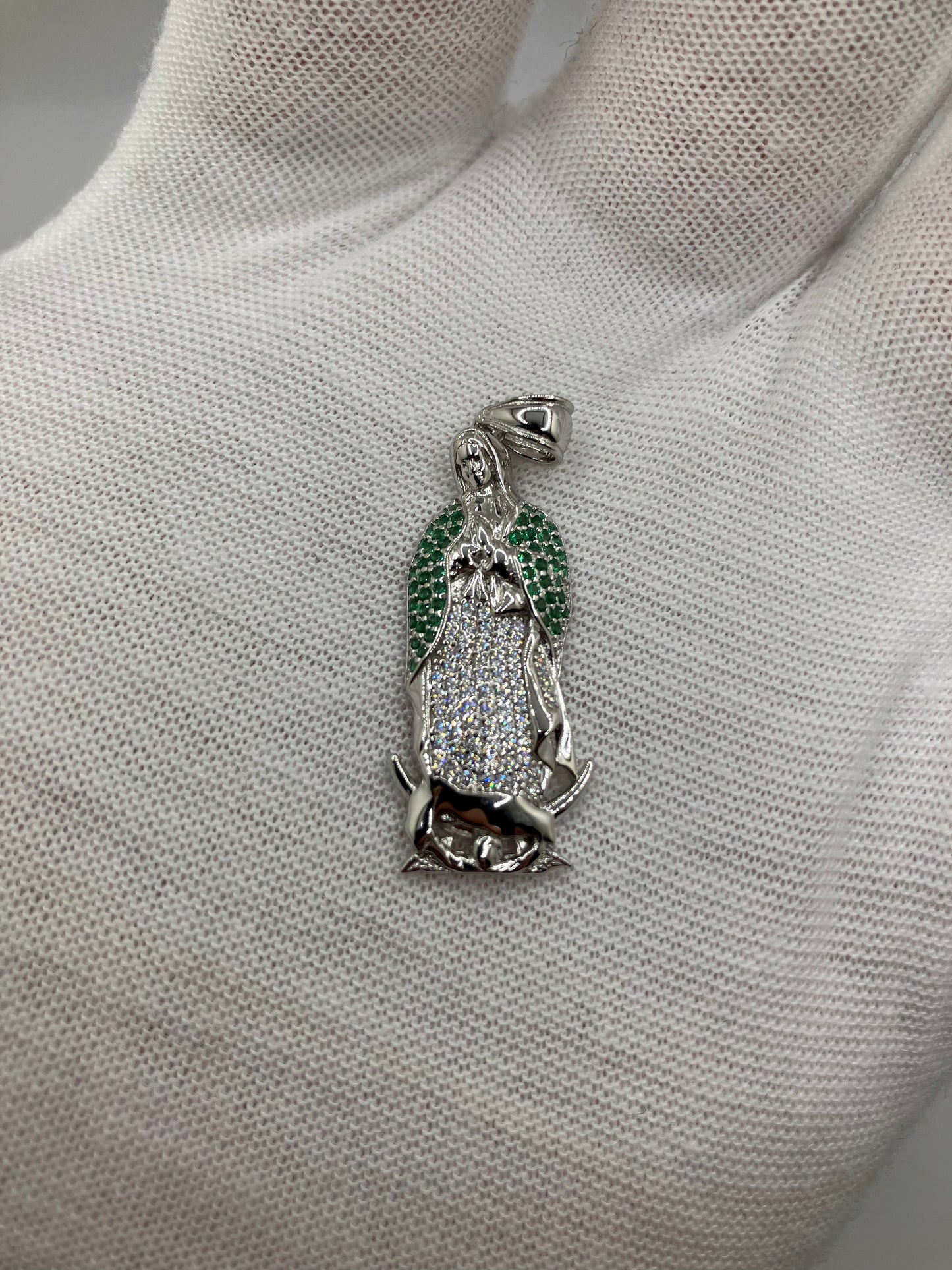 Colgante de Virgen María con circonita cúbica en plata de ley 925